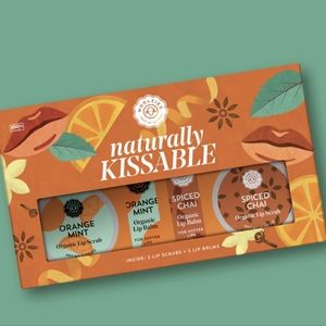 Woolzies Naturally Kissable Lip Scrub and Balm Kit - 2 lip balms & 2 scrubs